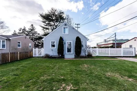 83 Michigan Ave, Warwick, RI 02888