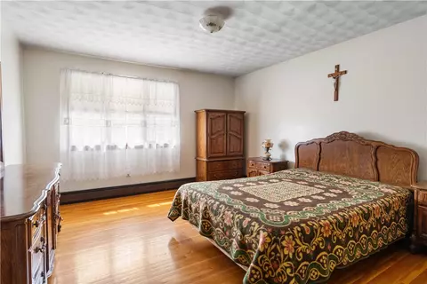 Bedroom - 10 Stuart St, Warren, RI 02885 photo 2 of 6