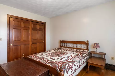 Bedroom - 10 Stuart St, Warren, RI 02885 photo 3 of 6