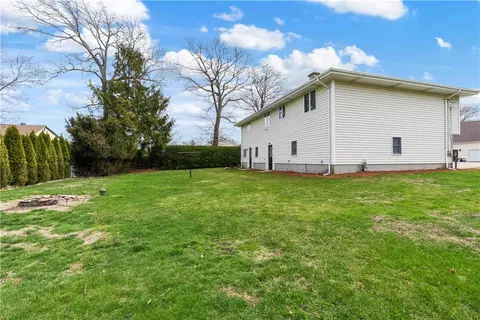 Exterior - 10 Stuart St, Warren, RI 02885 photo 2 of 4