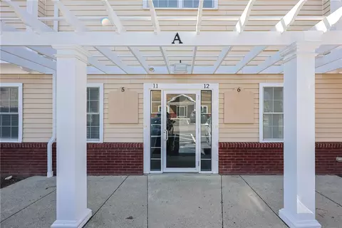 60 Bay Spring Ave #A5, Barrington, RI 02806
