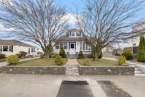 1560 Cranston St, Cranston, RI 02920