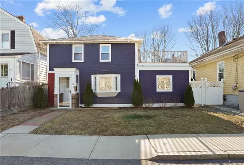 15 Curry Ave, Newport, RI 02840