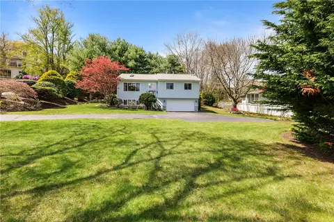 11 Highland Ave, Warwick, RI 02886