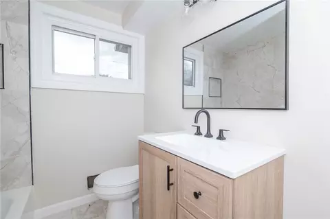 Bath - 114 Covington Dr, Warwick, RI 02886 photo 1 of 2