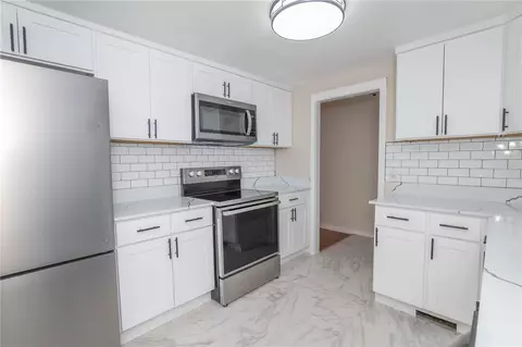 Kitchen - 114 Covington Dr, Warwick, RI 02886 photo 2 of 3