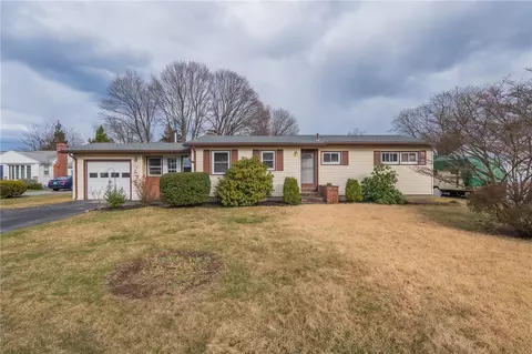 114 Covington Dr, Warwick, RI 02886