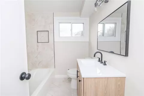 Bath - 114 Covington Dr, Warwick, RI 02886 photo 2 of 2
