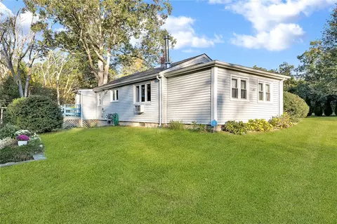 107 Richmond Townhouse Rd, Richmond, RI 02812