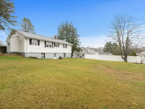 8 Ashel St, Westerly, RI 02891 photo 4