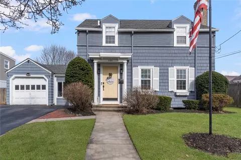 105 Roslyn Ave, Cranston, RI 02910