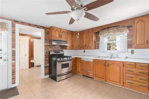 865 Main Ave, Warwick, RI 02886 photo 17