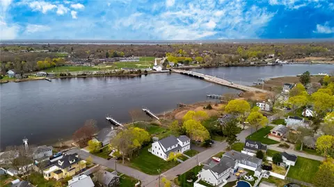 27 Bowden Ave, Barrington, RI 02806