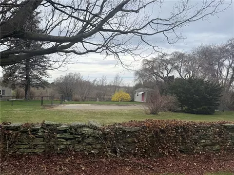 249 Middle Rd, Portsmouth, RI 02871