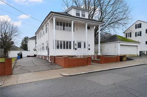 98 De Pinedo St, Providence, RI 02904