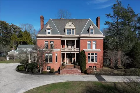 434 Bellevue Ave #3A, Newport, RI 02840