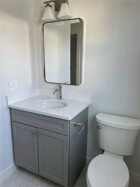 Bath - 6 Red Maple Ln, Warwick, RI 02886 photo 1 of 4