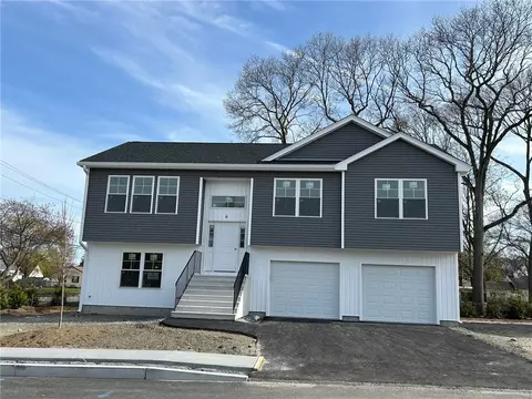 6 Red Maple Ln, Warwick, RI 02886