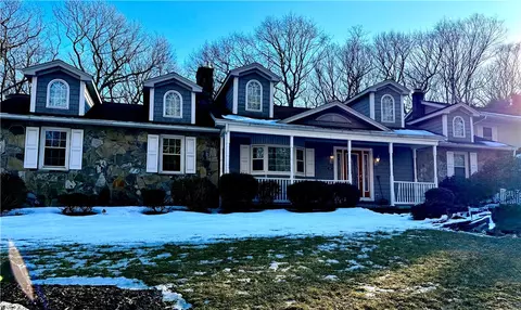 14 Salvas Ct, Cumberland, RI 02864