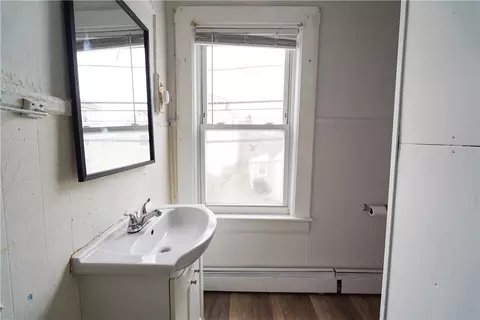 Bath - 11 Union St, Warren, RI 02885 photo 3 of 3