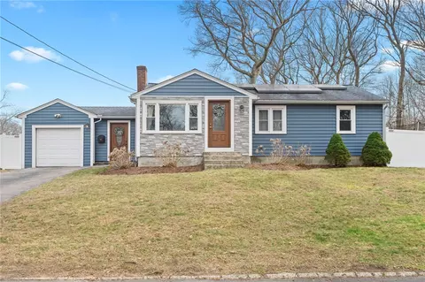 90 Amherst Rd, Warwick, RI 02889