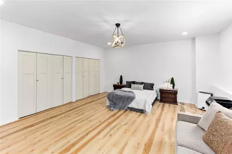 Bedroom - 749 Commonwealth Ave, Warwick, RI 02886 photo 2 of 9