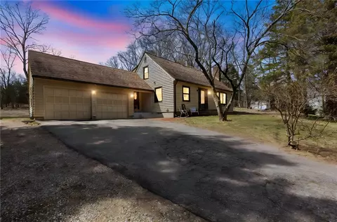 749 Commonwealth Ave, Warwick, RI 02886