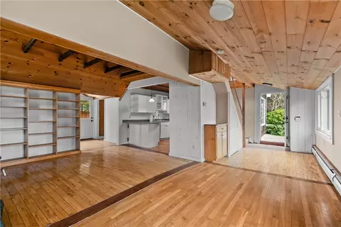 112 King Phillip St, Portsmouth, RI 02871
