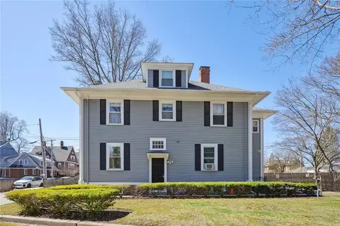 542 Angell St #4, Providence, RI 02906
