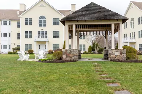 40 Saw Mill Dr #201, North Kingstown, RI 02852