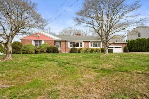 21 Top St, Westerly, RI 02891 photo 3