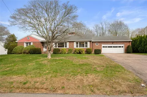 21 Top St, Westerly, RI 02891