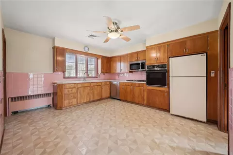 21 Top St, Westerly, RI 02891 photo 10