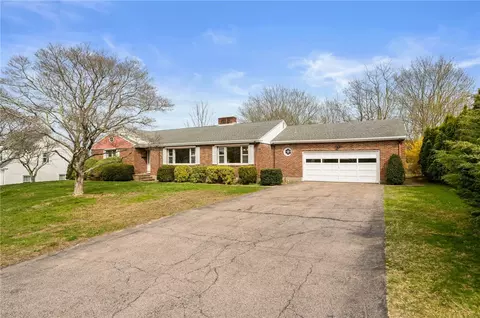 21 Top St, Westerly, RI 02891 photo 2