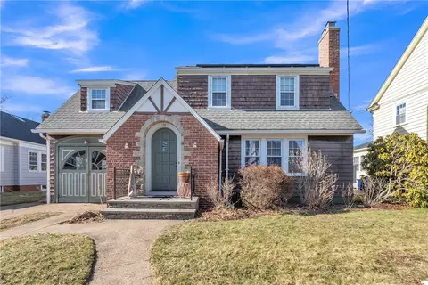 139 Lyndon Rd, Cranston, RI 02905