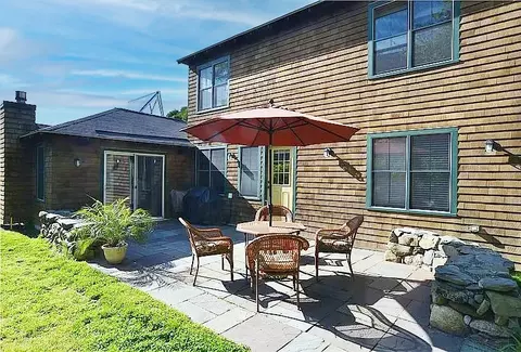 61 Howland Ave, Jamestown, RI 02835