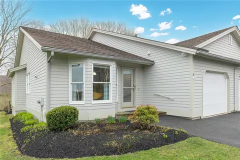 13 Valley Ln, Portsmouth, RI 02871