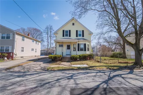 14 Grove Ave, Cranston, RI 02910