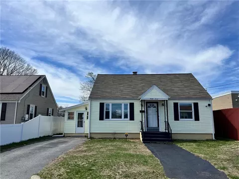97 Courtney Ave, Pawtucket, RI 02861