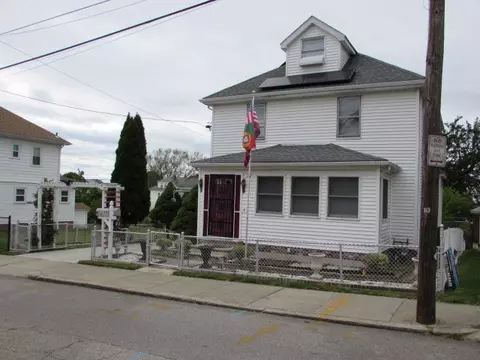 77 Seventh St, East Providence, RI 02914