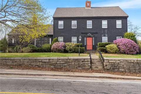 1 Sayles Hill Rd, Lincoln, RI 02838