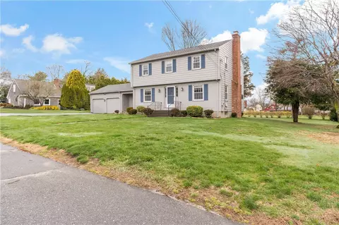 5 Echo Farm Dr, Bristol, RI 02809
