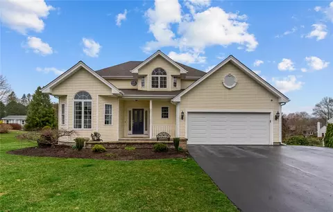 101 Hunt Ave, South Kingstown, RI 02879