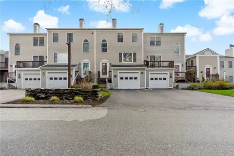413 North Ln, Bristol, RI 02809