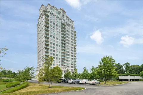 1 Tower Dr #504, Portsmouth, RI 02871