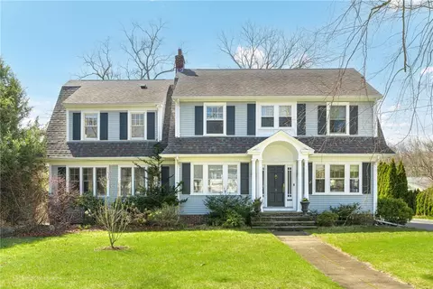 4 Elton Rd, Barrington, RI 02806