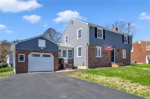 2 Peach Blossom Ln, Greenville, RI 02828