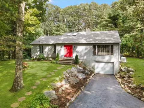 103 Rollingwood Dr, North Kingstown, RI 02852