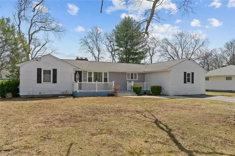 15 Owen Dr, Cumberland, RI 02864