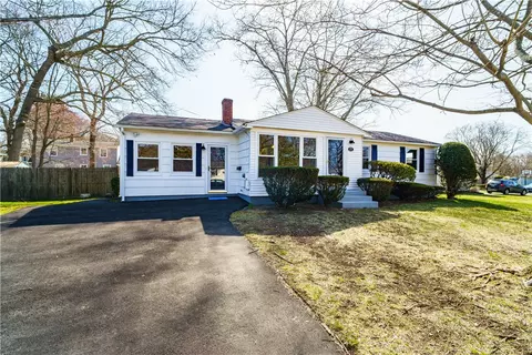 112 Brookwood Rd, Warwick, RI 02889